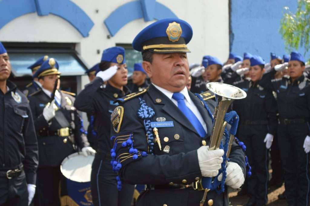 Con 21 años de trayectoria, la escolta y banda de guerra de la Policía Auxiliar ponen en alto los valores cívicos de la SSC