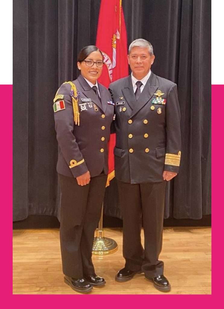 Mujer infante de la Semar se gradúa de la Marine Corps University