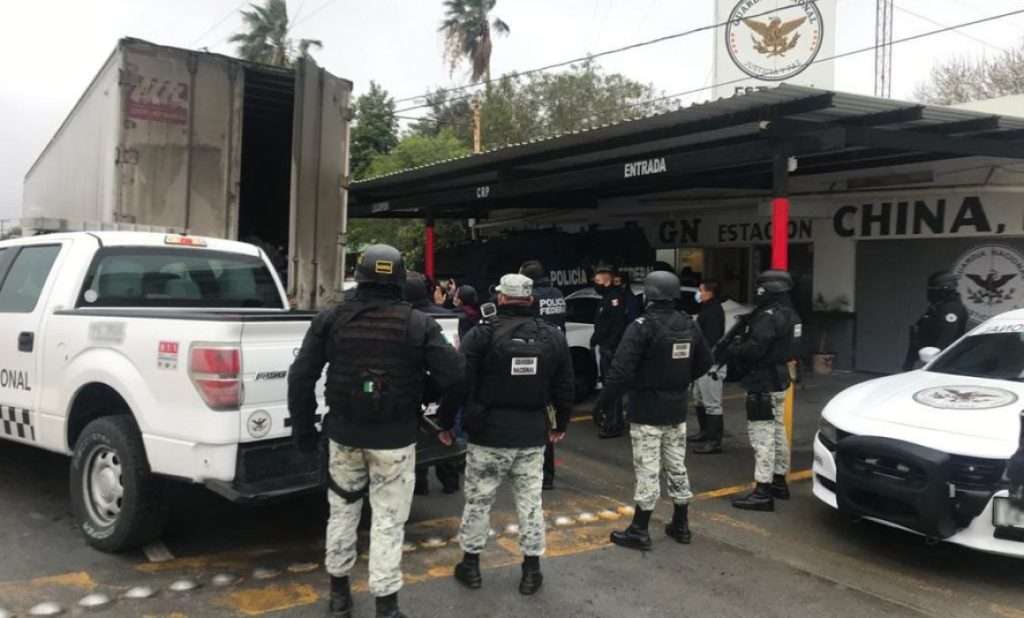 Rescatan a 108 migrantes con 17 menores de edad solos en Nuevo León; hay 2 detenidos
