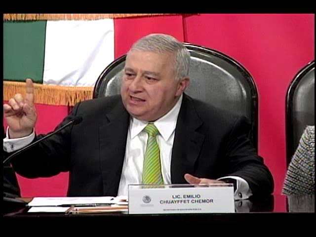 Cómo dejar rengo a un secretario durante una comparecencia