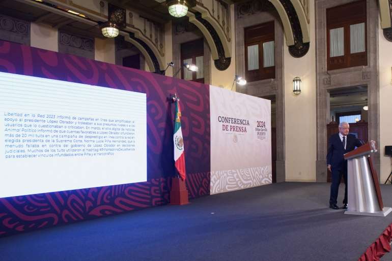 AMLO durante su conferencia mañanera en Palacio Nacional