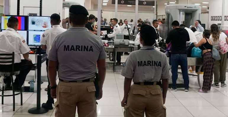 Marinos vigilan el Aeropuerto de Toluca