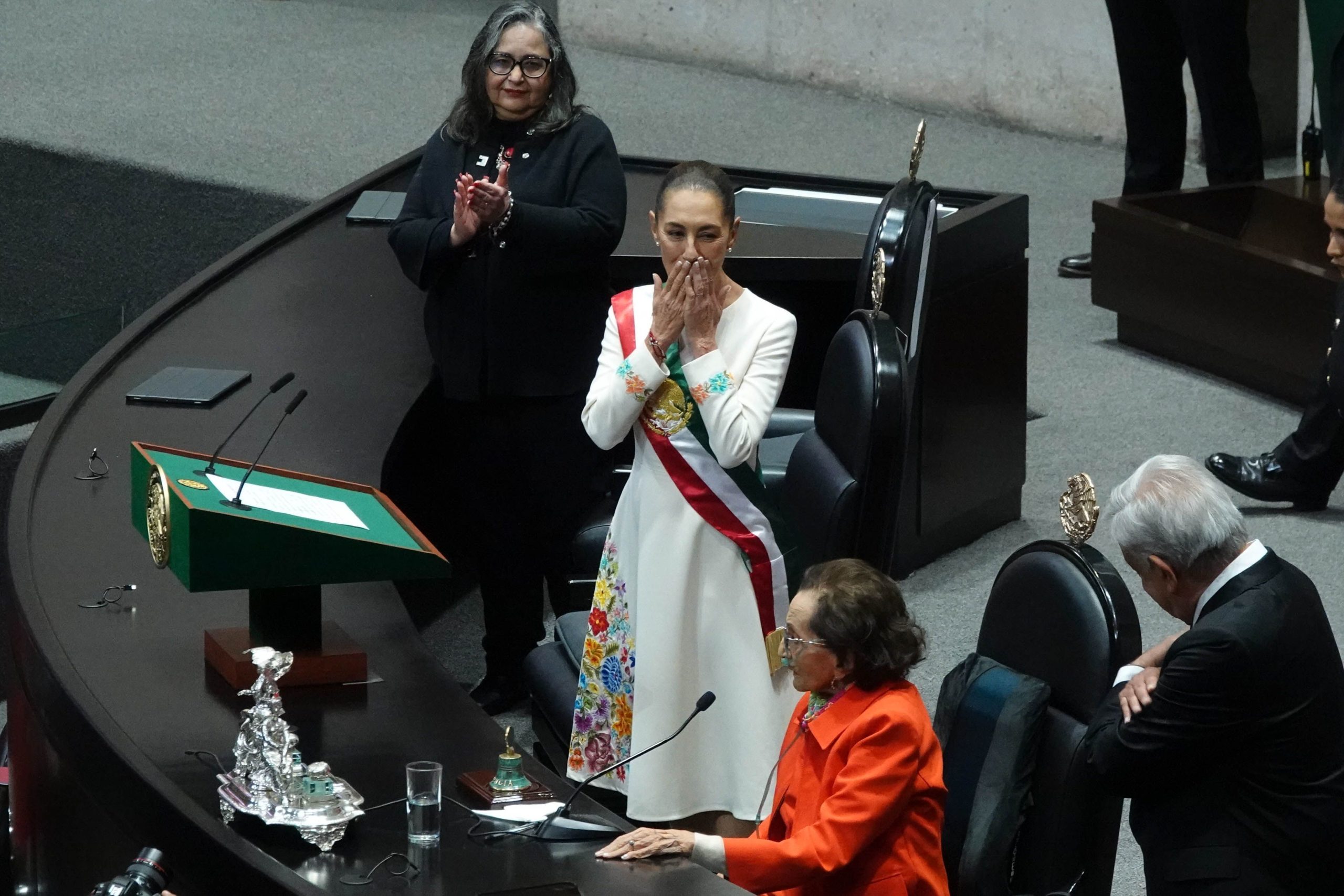 Claudia Sheinbaum Pardo rindió protesta ante el pleno de la Cámara de Diputados como la nueva presidenta de México