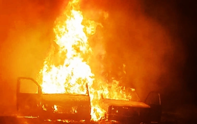 Explotan dos camionetas con huachicol en Tlahuelilpan, Hidalgo