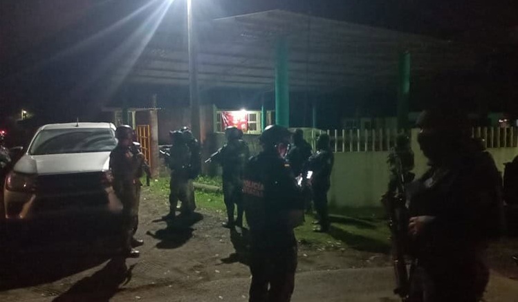 Policías de Tabasco detienen a 16 personas en cateo en Nacajuca