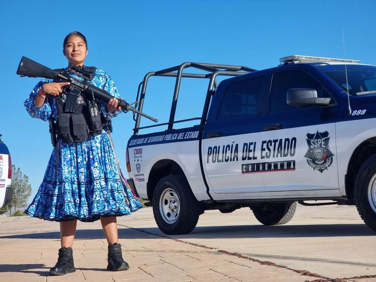 Primera mujer rarámuri en la Policía Estatal de Chihuahua destaca por su valentía, carisma y ganas de servir