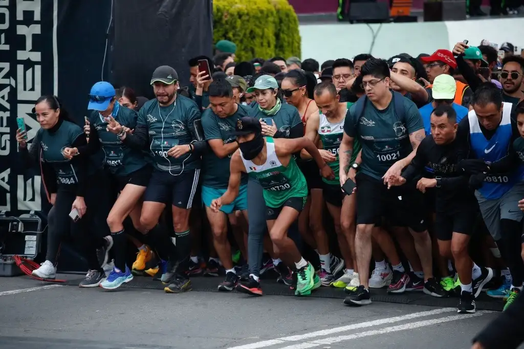 “La sociedad mexicana estrecha y fortalece el acercamiento con sus fuerzas armadas” en la carrera deportiva la Gran Fuerza de México