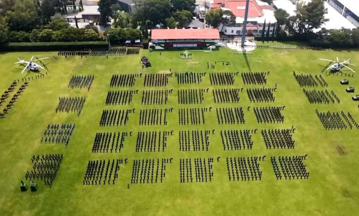 AMLO encabezó la entrada en marcha de la Comandancia del Ejército