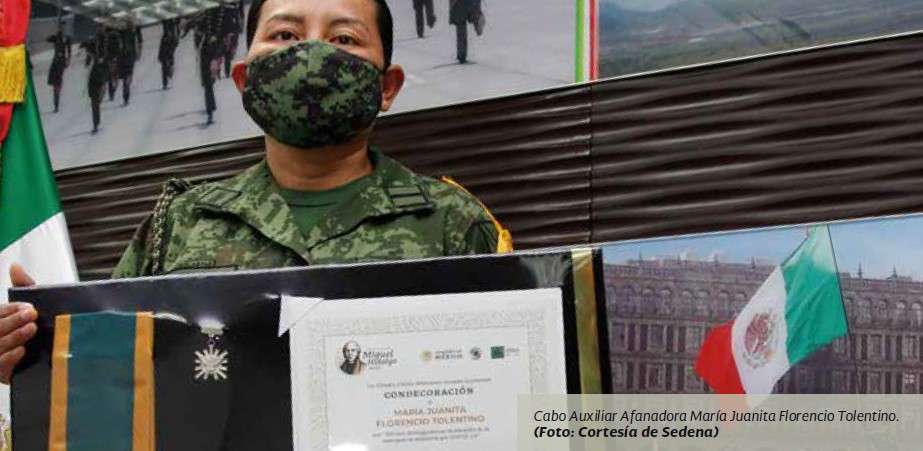 Cabo Auxiliar Afanadora María Juanita Florencio Tolentino Condecoración Miguel Hidalgo por su labor durante la pandemia