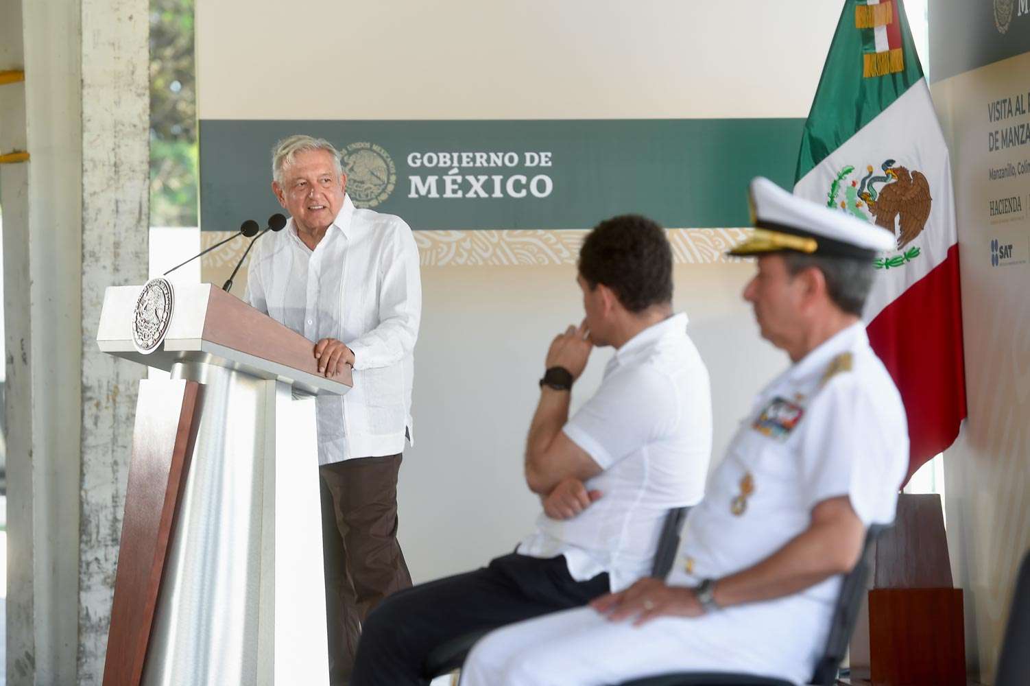 Vigilancia de Marina en los puertos no es militarizar: Presidente López Obrador