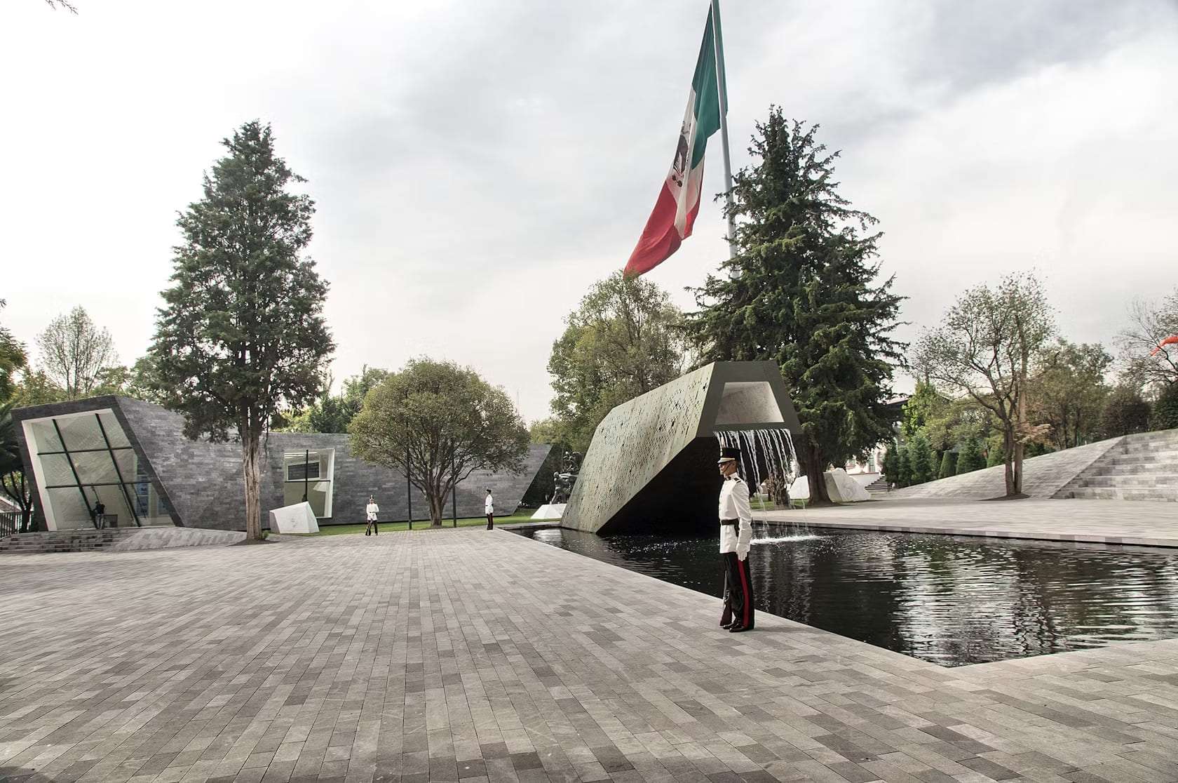Plaza del Servicio a la Patria, recinto que rinde homenaje a los soldados de México