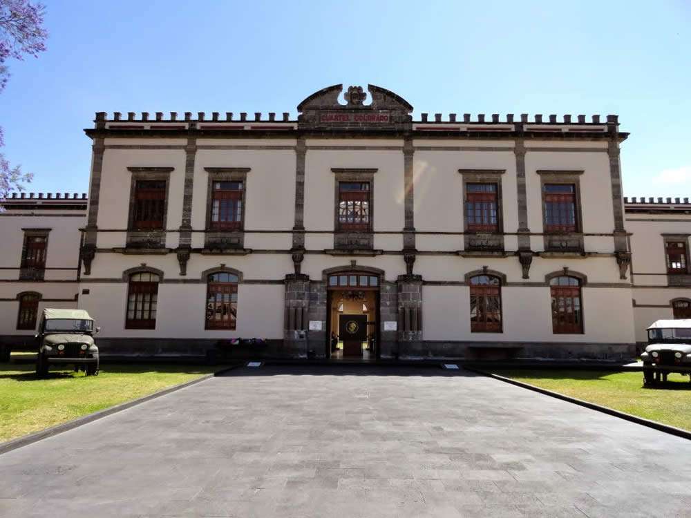 “Cuartel Colorado”, un paseo por la historia del Ejército y Fuerza Aérea